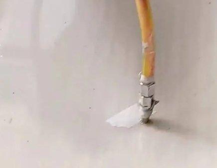 高邑瓷砖空鼓维修公司专业解答在瓷砖铺贴过程中，如果使用的砂料过粗（如全部使用了粗砂），可能会导致以下问题